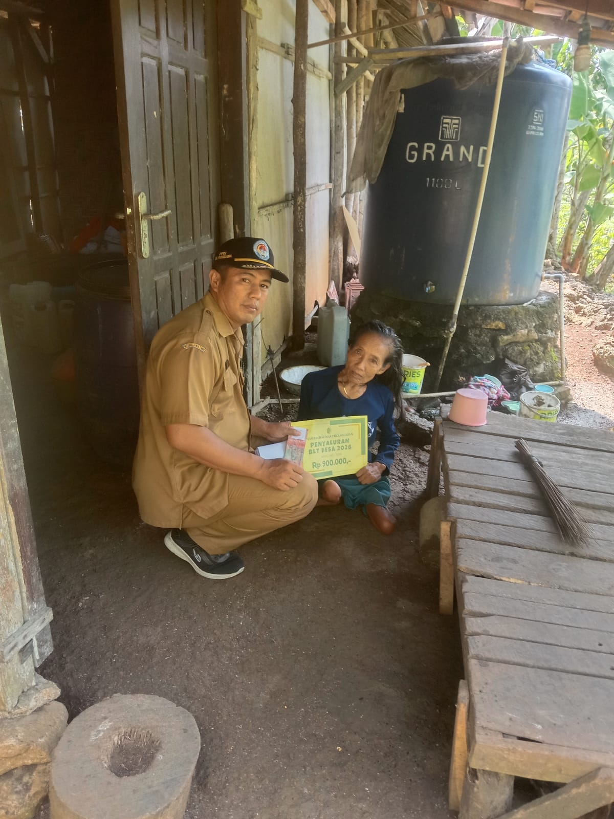 Realisasi BLT Desa Pucanglaban Tahap Dua: Ibu Tumi Terima Bantuan Alokasi April-Juni 2026